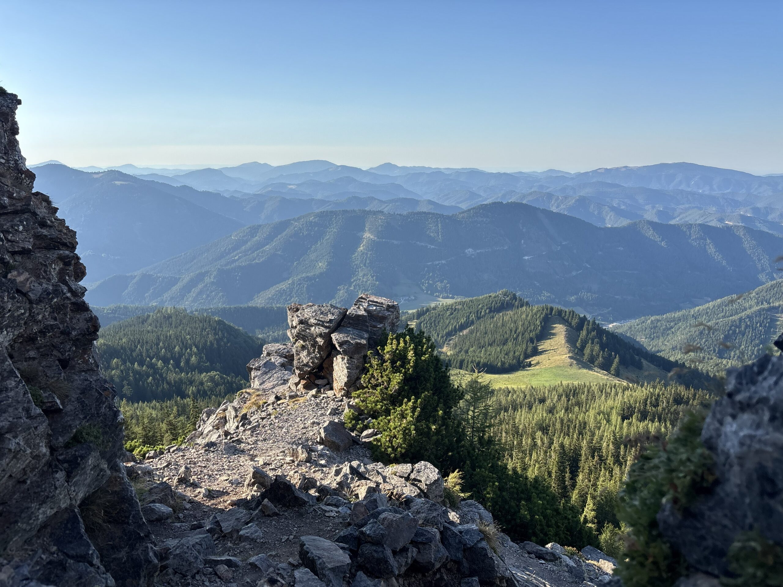 Túra na Schneeberg: Ako si užiť najbližšiu alpskú dvojtisícovku od Bratislavy